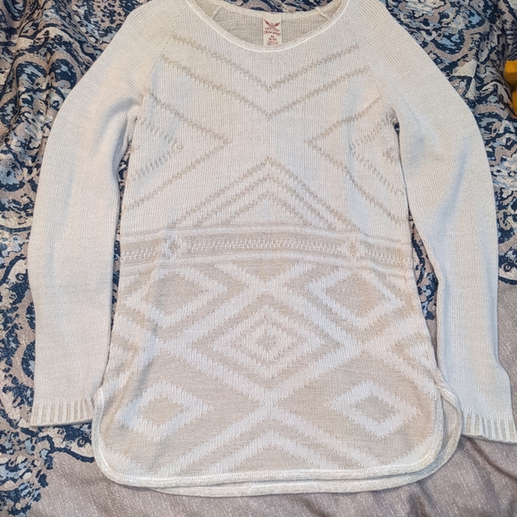 Tops - Picture 2 of 12